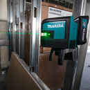 Makita SK106GDNAX-R 12V max CXT Lithium‑Ion Cordless Self‑Leveling Cross‑Line/4‑Point Green Beam Laser Kit 2.0Ah, Reconditioned