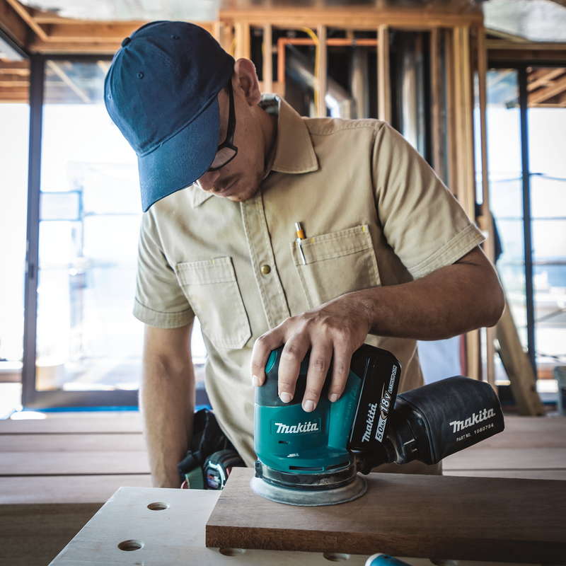 Makita XOB01T-R 18V LXT Lithium‑Ion Cordless 5 in. Random Orbit Sander Kit 5.0Ah, Reconditioned