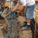 Makita XRV01T-R 18V LXT Lithium‑Ion Cordless 4 ft. Concrete Vibrator Kit 5.0Ah, Reconditioned